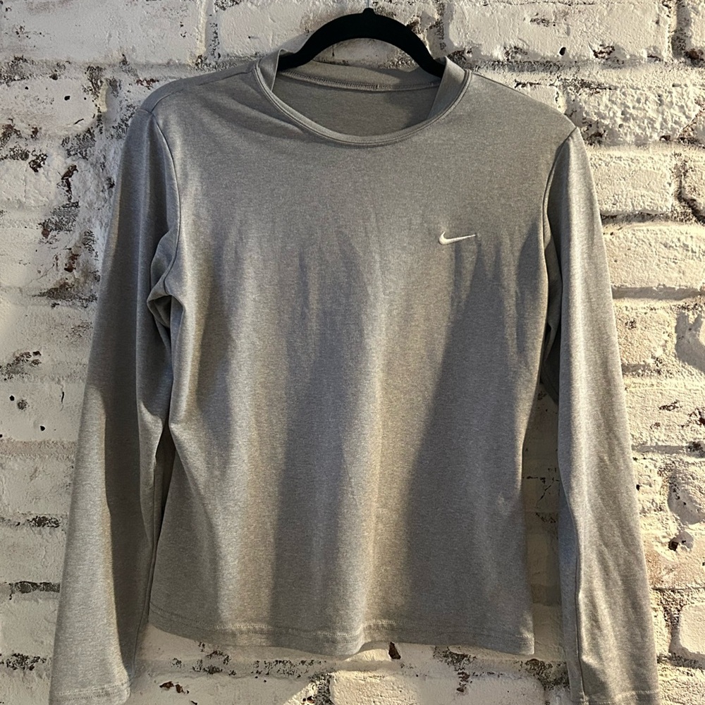 🎁Nike Gray Long Sleeve Shirt